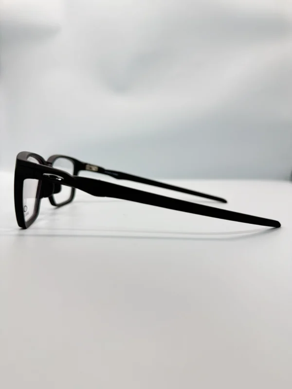 OAKLEY 180 000 FCFA