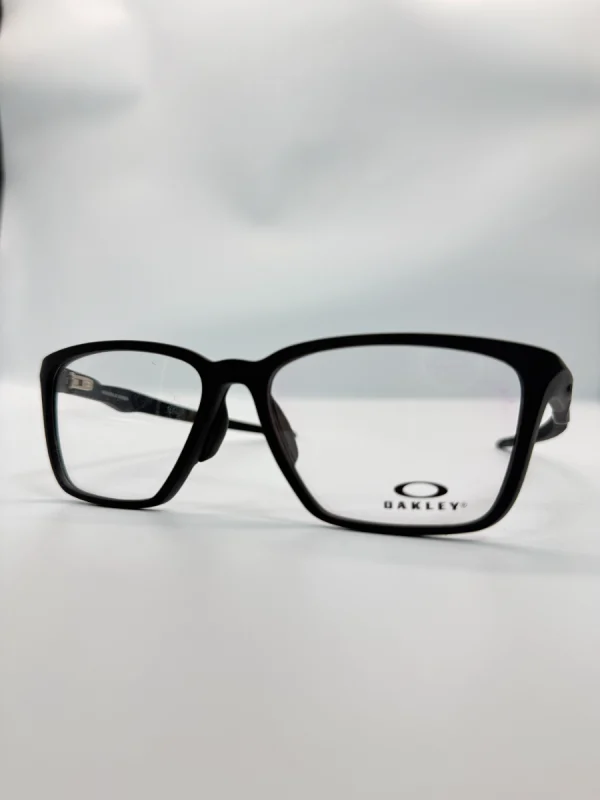 OAKLEY 180 000 FCFA(1)